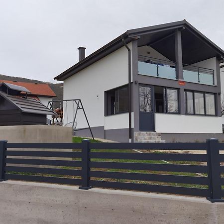 Vikendica Bosnjak Prozor المظهر الخارجي الصورة